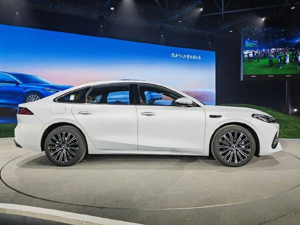 27分鐘訂單破萬:吉利銀河A7如何重構(gòu)10萬級(jí)家轎體系