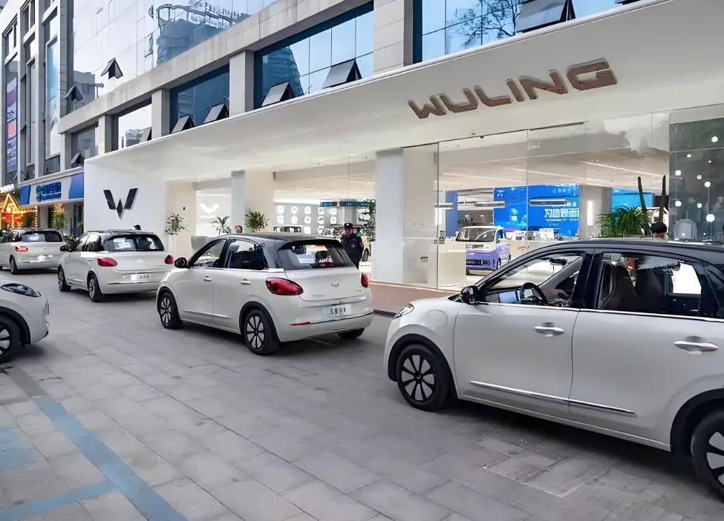 人民需要高階智駕,于是五菱聯姻華為了!