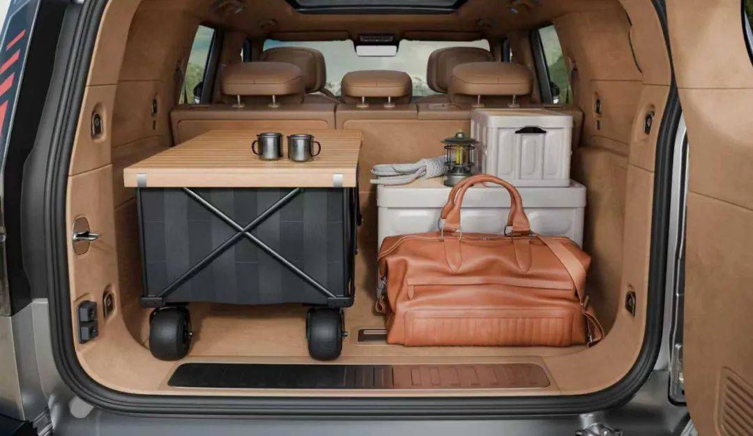 猛士M817上市,其中猛士M817 Pro版上市指導(dǎo)價(jià)31.99萬元,猛士M817 Max版上市指導(dǎo)價(jià)34.99萬元