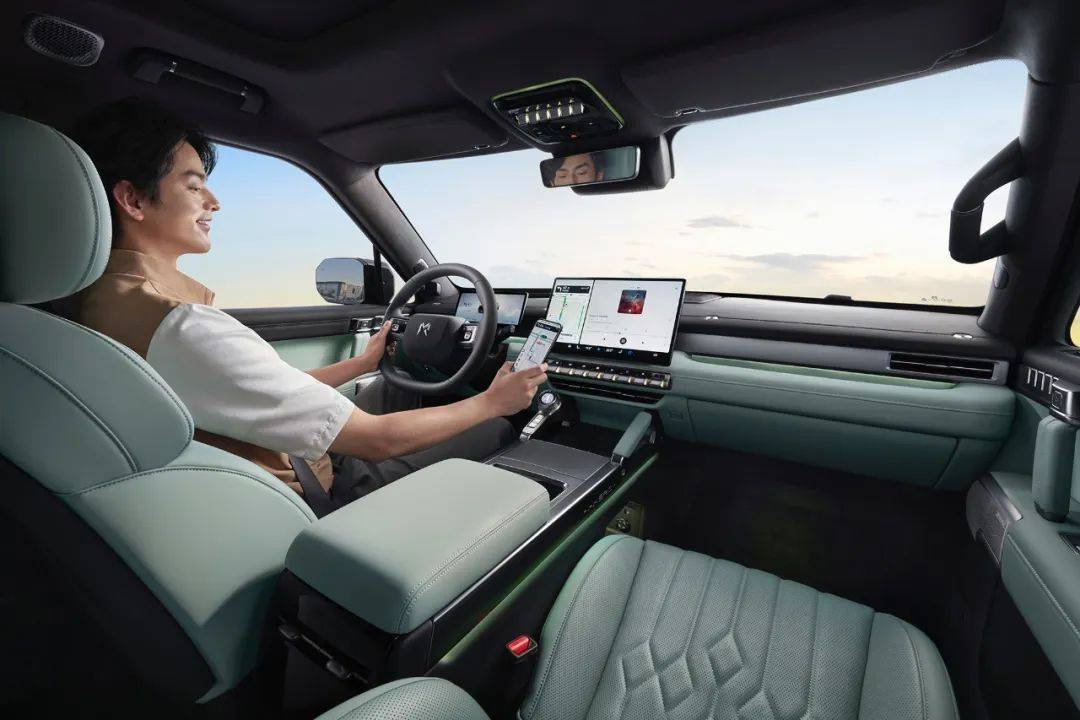 猛士M817上市,其中猛士M817 Pro版上市指導(dǎo)價(jià)31.99萬元,猛士M817 Max版上市指導(dǎo)價(jià)34.99萬元