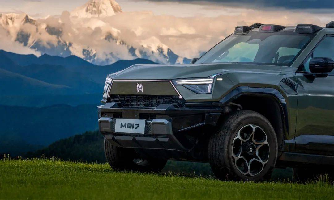 猛士M817上市,其中猛士M817 Pro版上市指導(dǎo)價(jià)31.99萬元,猛士M817 Max版上市指導(dǎo)價(jià)34.99萬元