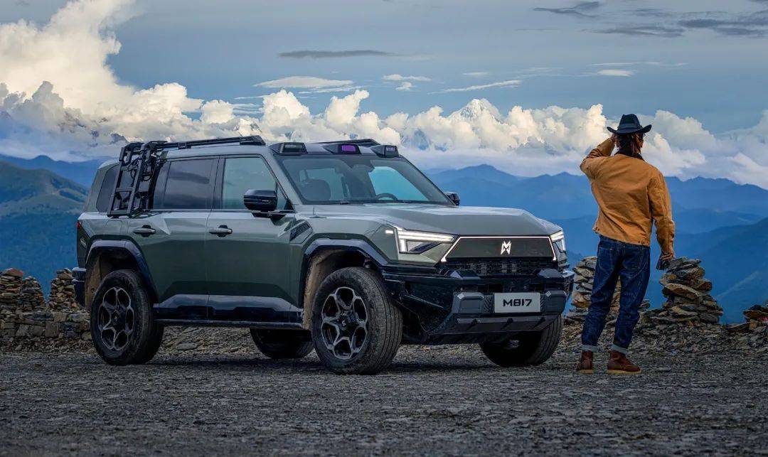 猛士M817上市,其中猛士M817 Pro版上市指導(dǎo)價(jià)31.99萬元,猛士M817 Max版上市指導(dǎo)價(jià)34.99萬元