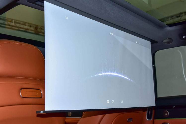 華系首款旅行車享界S9T在前兩天正式開啟預(yù)售,推出增程和純電兩種動力形式,帶來6款車型,預(yù)售價32.8-38.8萬元