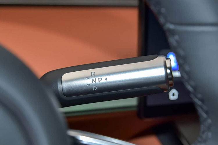 華系首款旅行車享界S9T在前兩天正式開啟預(yù)售,推出增程和純電兩種動力形式,帶來6款車型,預(yù)售價32.8-38.8萬元