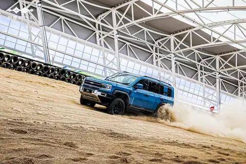 寫在方程豹2周年:以熱愛為錨,共赴山海