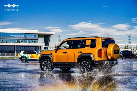 寫在方程豹2周年:以熱愛為錨,共赴山海