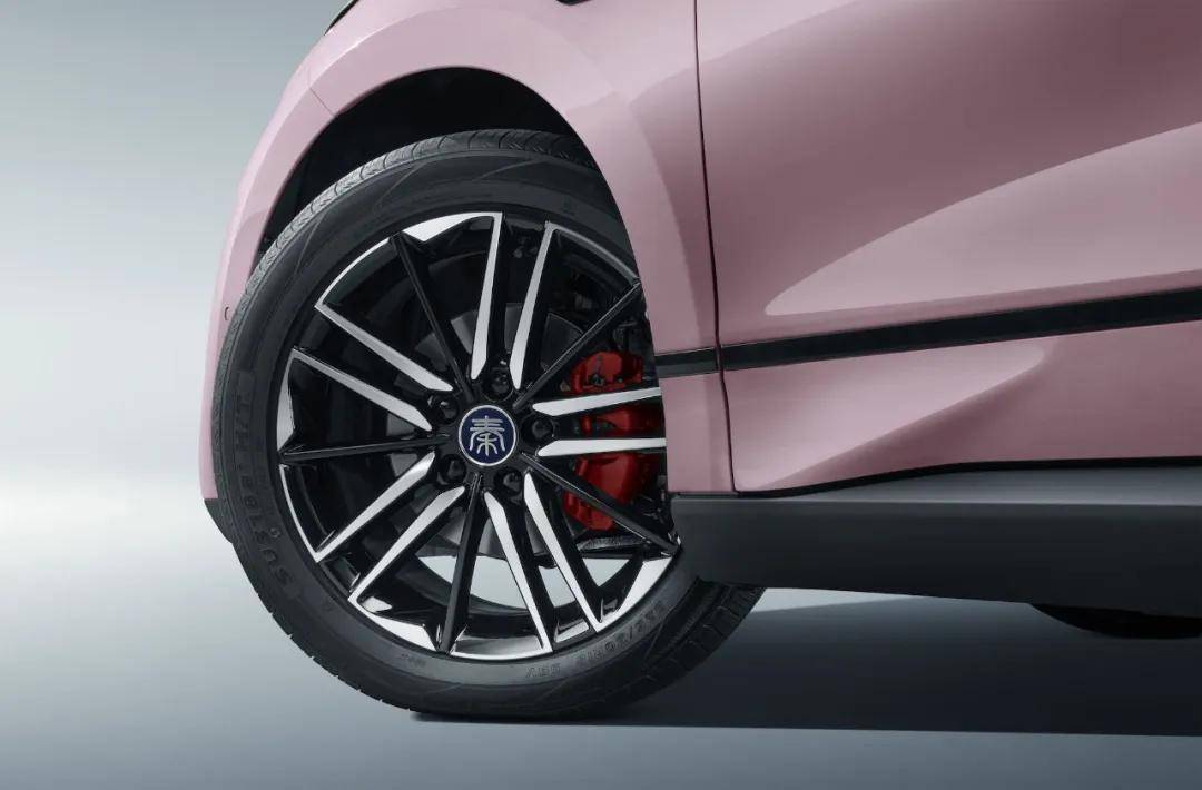 秦L EV云輦型:12.98萬拿下夢幻新色和爆胎穩行