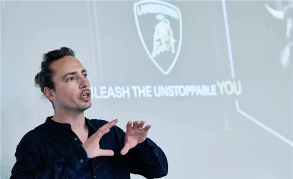 小米真把保時捷Taycan設計師挖來了