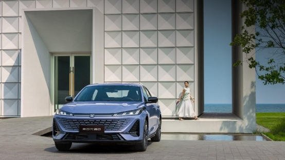 長安第四代逸動上市，搭載天樞智能座艙+新藍鯨動力，7.29萬元起！