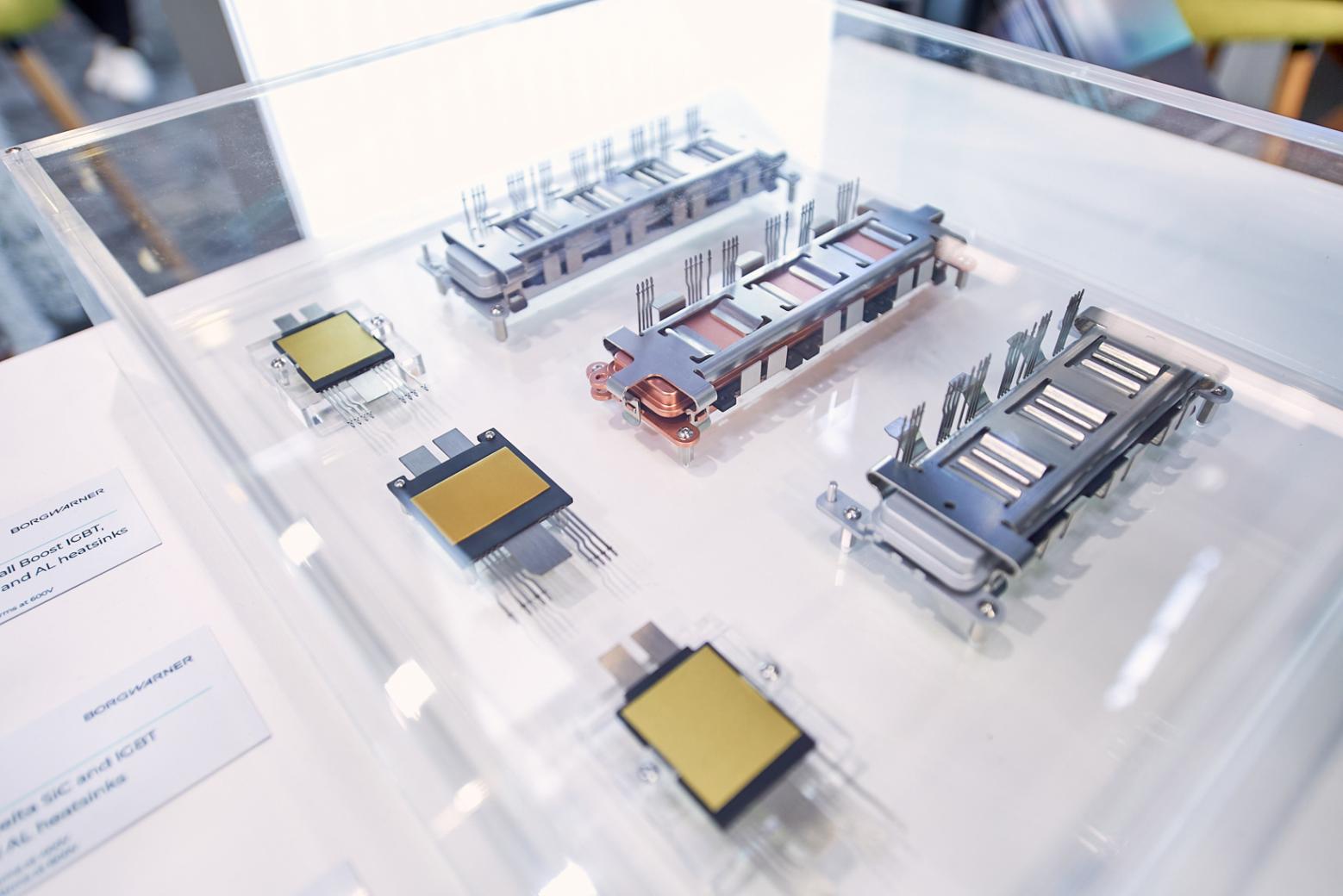 博格華納攜多元?jiǎng)恿ο到y(tǒng)前沿技術(shù)亮相2025德國(guó)國(guó)際汽車(chē)及智慧出行博覽會(huì) IAA 2025丨博格華納攜多元?jiǎng)恿ο到y(tǒng)前沿技術(shù)亮相2025德國(guó)國(guó)際汽車(chē)及智慧出行博覽會(huì)