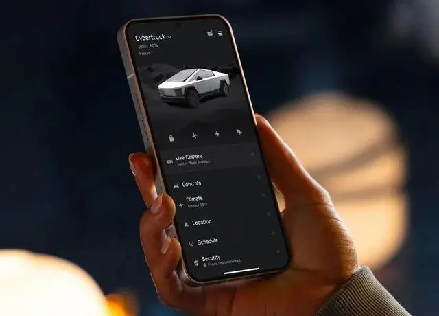 “特斯拉變安卓車了。”看到Model Y新款車型后,小紅書博主“極客小豬”如此吐槽道