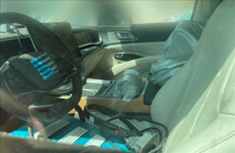 內(nèi)飾細(xì)節(jié)升級(jí) 新款騰勢(shì)D9測(cè)試諜照曝光