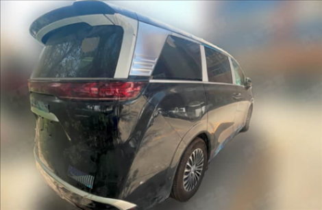 內(nèi)飾細(xì)節(jié)升級(jí) 新款騰勢(shì)D9測(cè)試諜照曝光