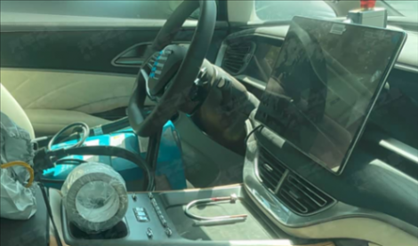 內(nèi)飾細(xì)節(jié)升級(jí) 新款騰勢(shì)D9測(cè)試諜照曝光