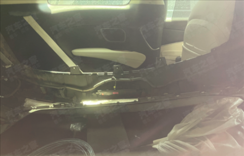 內(nèi)飾細(xì)節(jié)升級(jí) 新款騰勢(shì)D9測(cè)試諜照曝光