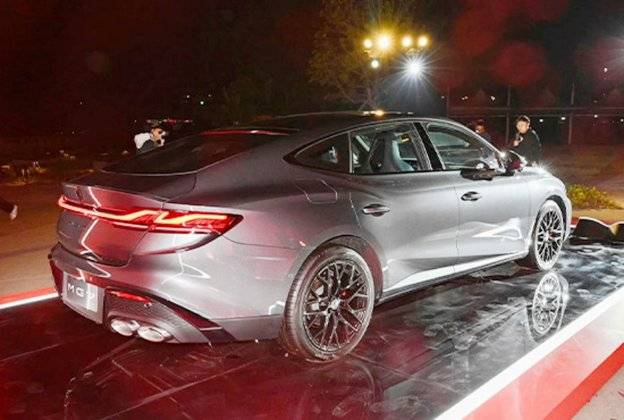 11.69萬起 2026款MG7正式上市 2.0T動力 6.5秒破百