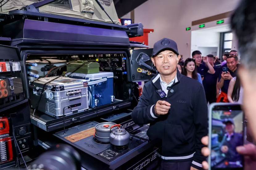 全場景垂釣一車搞定，山海炮Hi4-T釣魚共創版亮相北京車展